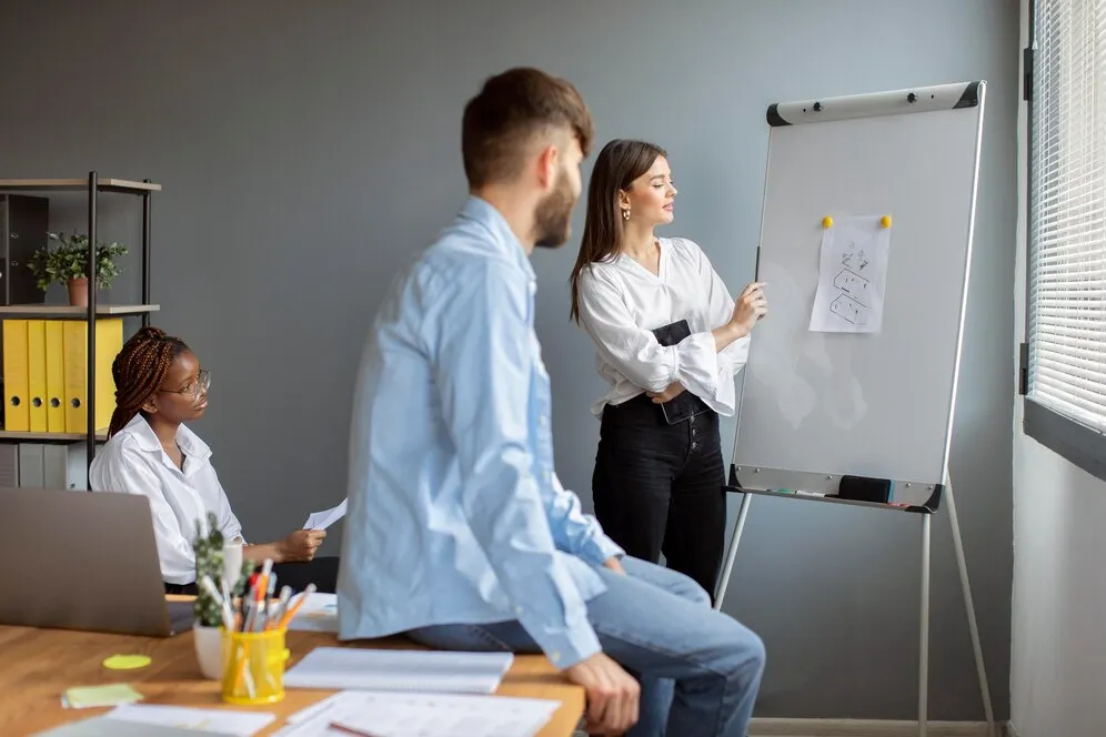 young-people-working